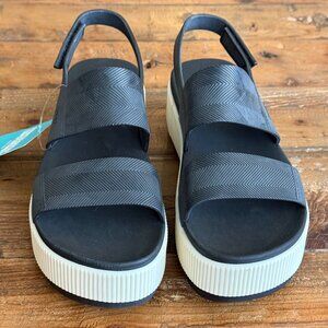 New With Tags- Womens REEF Water Proof Sandals- Sz 9